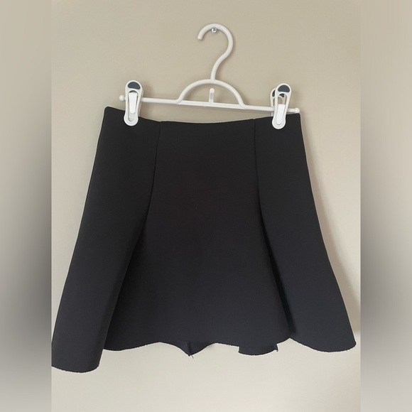 Guess Elegant Black pleated mini Skirt size XS - Picture 3 of 4